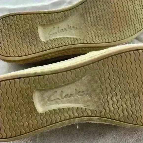 Clark’s collection soft cushion tan suede  espadrilles. - Picture 8 of 9